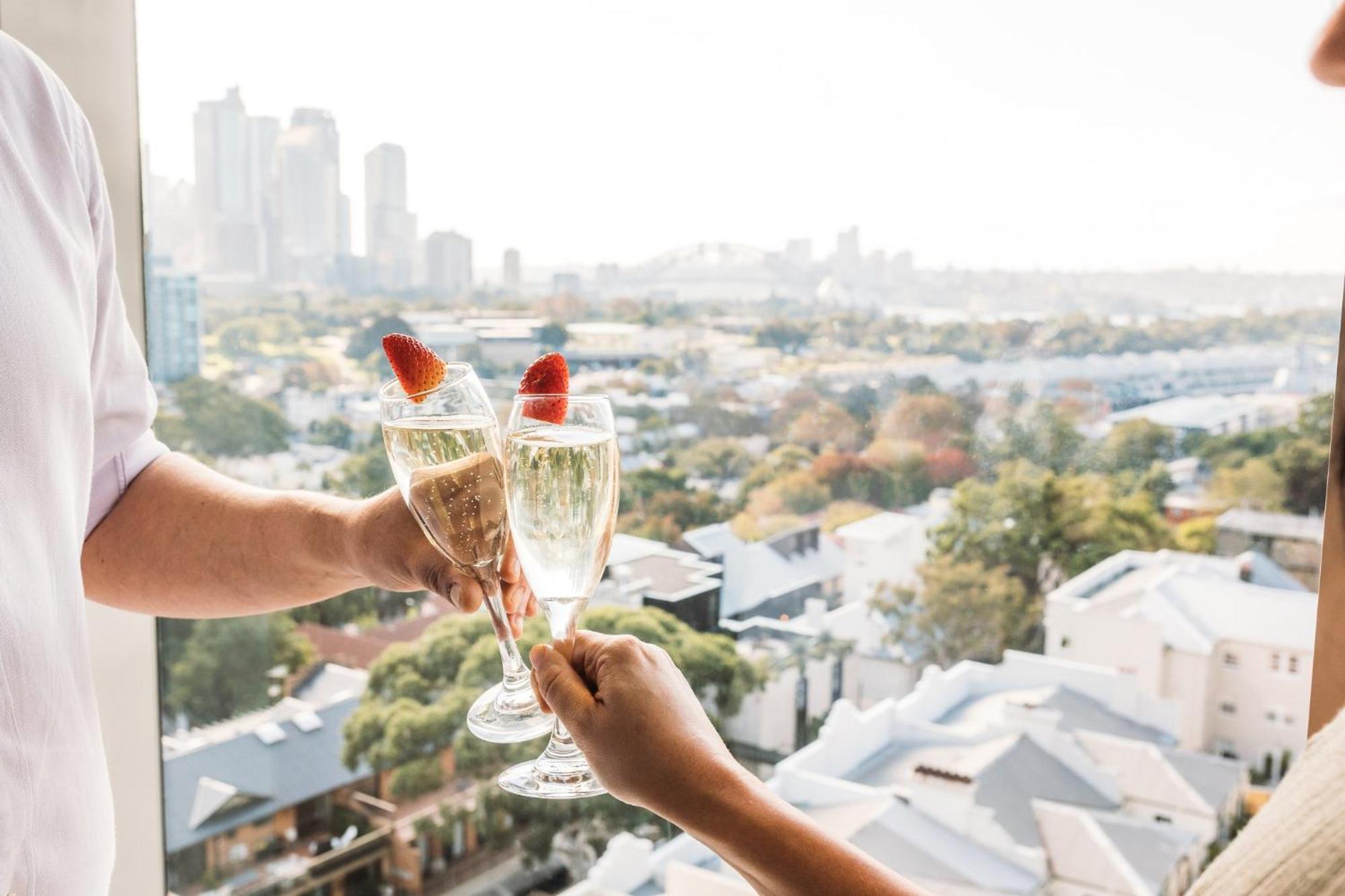 Holiday Inn Sydney Potts Point Exterior photo